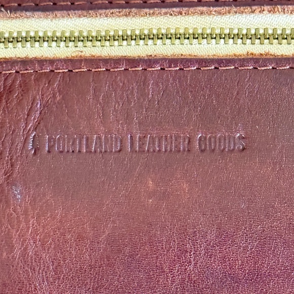 Portland Leather Brown Crossbody Bag Timeless Design - Picture 3 of 3